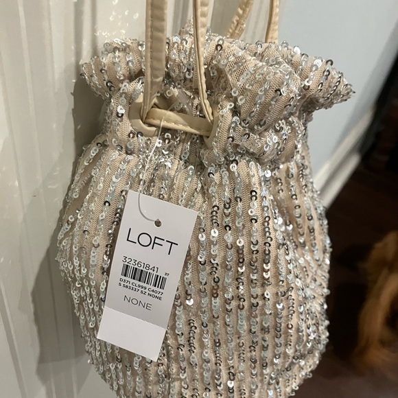 NWT silver sequin drawstring clutch purse - Picture 5 of 6